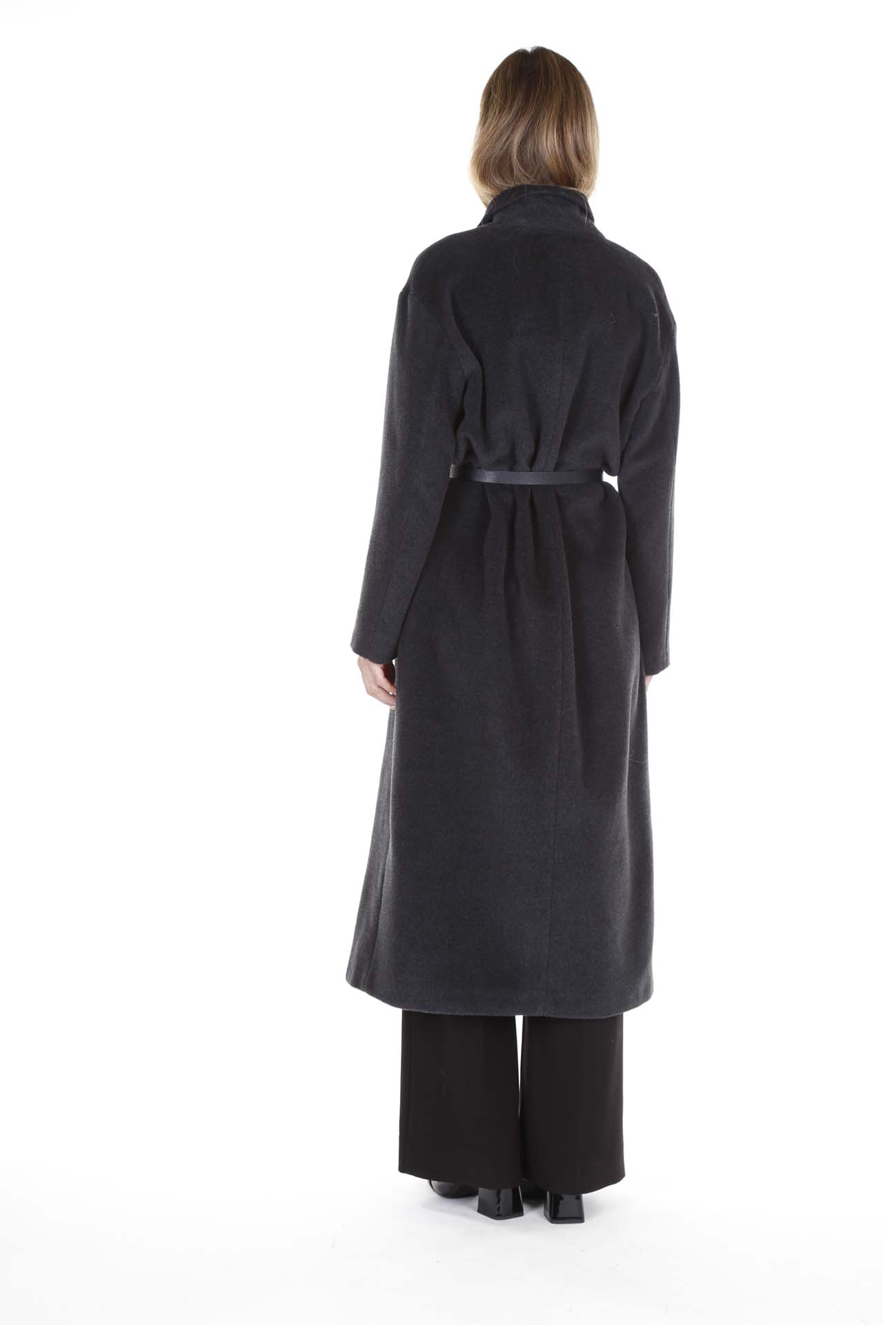 Fabiana Filippi, Cappotto